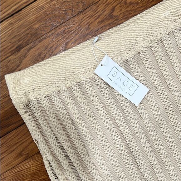 Elegant Cream Skirt - Picture 2 of 3